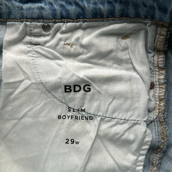 Women's BDG Distressed Slim Fit Boyfriend Jeans Size 29W Measures 35x27 - Picture 5 of 6